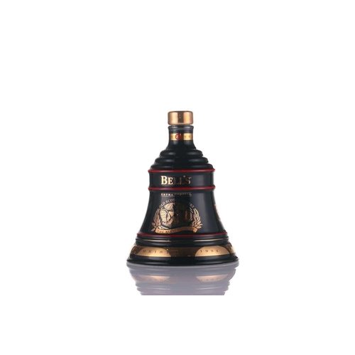 447 - A bottle of Chivas Brothers Royal Salute Blended Scotch Whisky, ceramic decanter with cloth bag, 70c... 