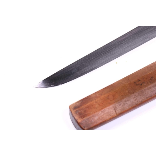 459 - A Japanese World War II Kamikaze-type tanto in simple beech wood mounts bearing a personal inscripti... 