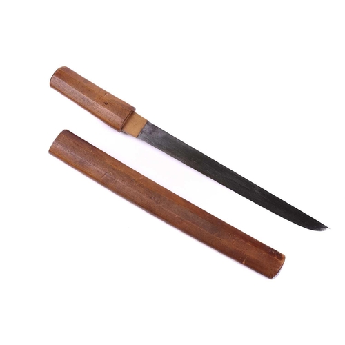 459 - A Japanese World War II Kamikaze-type tanto in simple beech wood mounts bearing a personal inscripti... 