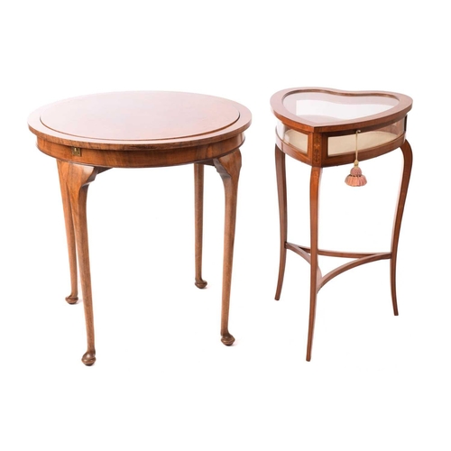 131 - An Edwardian satinwood heart-shaped bijouterie table in the manner of Druce & Co of London, inlaid w... 