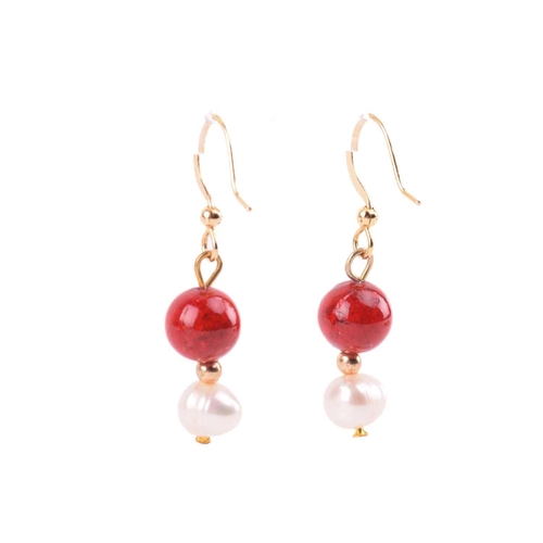134 - A cultured pearl and dyed red howlite suite of jewellery, comprising necklace, bracelet and earrings... 