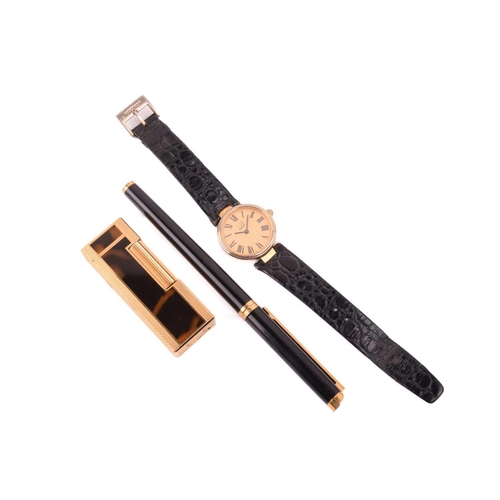 269 - Dunhill - collectors' lot comprising a lighter, a fountain pen and a watch; the Rollagas lighter wit... 