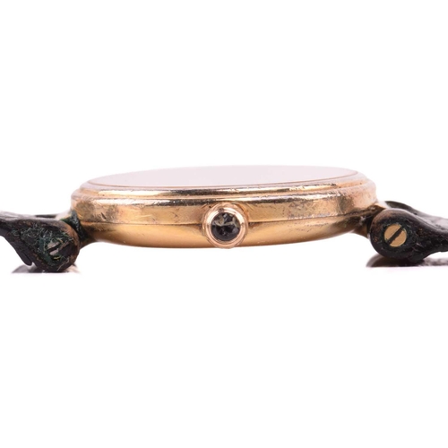 269 - Dunhill - collectors' lot comprising a lighter, a fountain pen and a watch; the Rollagas lighter wit... 