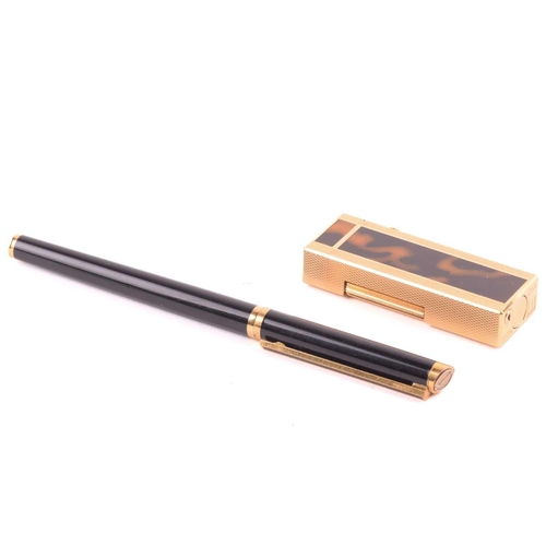 269 - Dunhill - collectors' lot comprising a lighter, a fountain pen and a watch; the Rollagas lighter wit... 