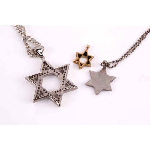 275 - A small collection of jewellery items, including a small 9ct yellow gold Star of David pendant set w... 