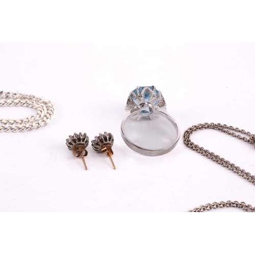 275 - A small collection of jewellery items, including a small 9ct yellow gold Star of David pendant set w... 