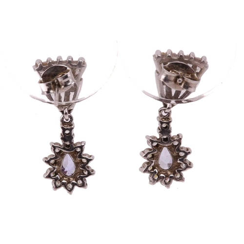 277 - Assorted jewellery items including a 9ct yellow money clip, a synthetic ruby and diamond three-stone... 