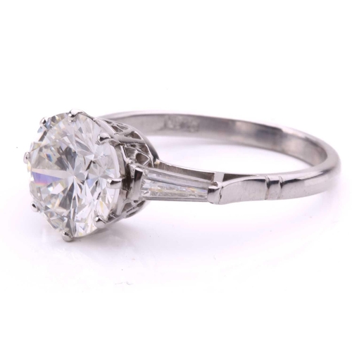 301 - A diamond solitaire ring, set to the centre with a round brilliant cut diamond with an estimated wei... 