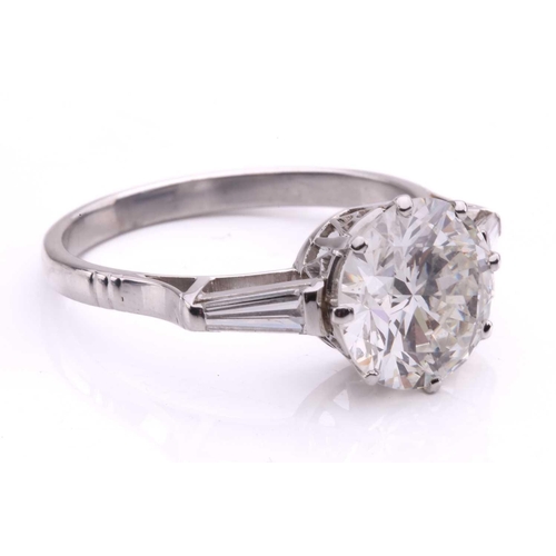 301 - A diamond solitaire ring, set to the centre with a round brilliant cut diamond with an estimated wei... 