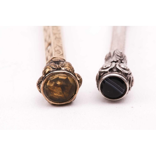 363 - A silver gilt propelling pencil, the shaft decorated with chased foliate decoration, the bulbous top... 