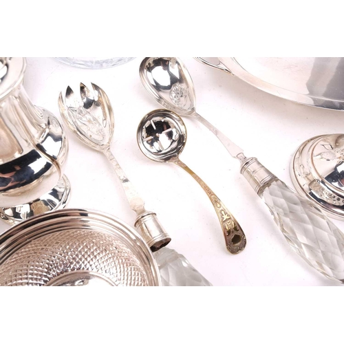 487 - A George V silver tray, Birmingham 1927, with gadroon rim, engraved 'Presented to Mr & Mrs L.M. Brah... 