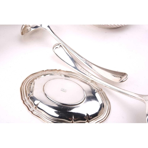 487 - A George V silver tray, Birmingham 1927, with gadroon rim, engraved 'Presented to Mr & Mrs L.M. Brah... 
