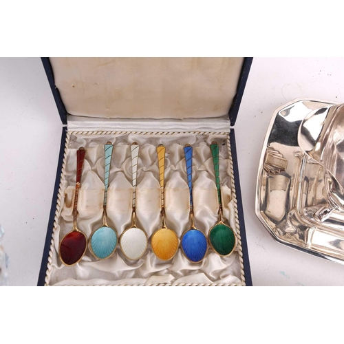 487 - A George V silver tray, Birmingham 1927, with gadroon rim, engraved 'Presented to Mr & Mrs L.M. Brah... 
