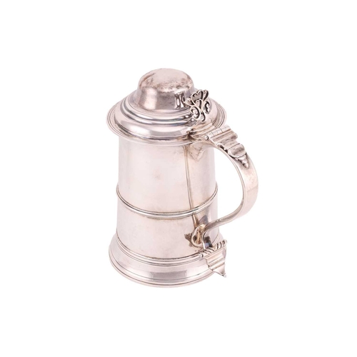 491 - A George III lidded tankard, London 1789 by Thomas Oliphant (or Ollivant), the cylindrical tapering ... 