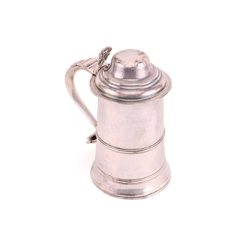 491 - A George III lidded tankard, London 1789 by Thomas Oliphant (or Ollivant), the cylindrical tapering ... 