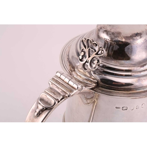 491 - A George III lidded tankard, London 1789 by Thomas Oliphant (or Ollivant), the cylindrical tapering ... 