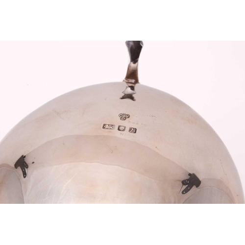 517 - Y A William IV silver tea pot, by Joseph Angell I & John Angell I, London 1833, of squat form rounde... 