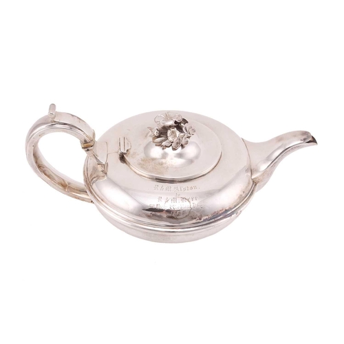 517 - Y A William IV silver tea pot, by Joseph Angell I & John Angell I, London 1833, of squat form rounde... 