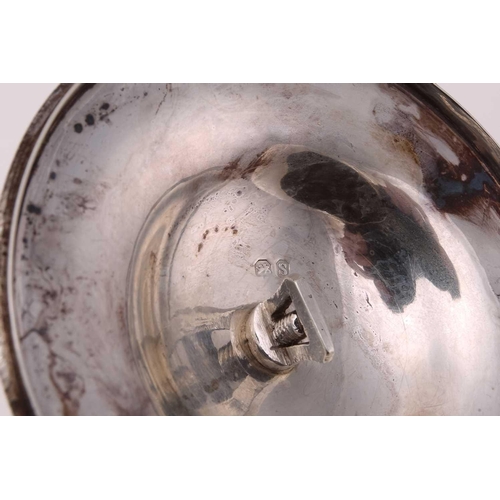 517 - Y A William IV silver tea pot, by Joseph Angell I & John Angell I, London 1833, of squat form rounde... 