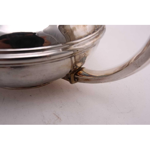 517 - Y A William IV silver tea pot, by Joseph Angell I & John Angell I, London 1833, of squat form rounde... 
