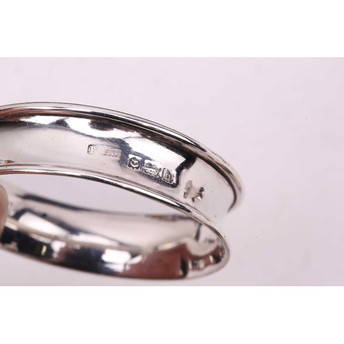 538 - A boxed pair of presentation silver napkin rings, a pair of silver-bladed fish servers (no handles),... 