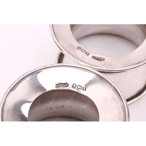 538 - A boxed pair of presentation silver napkin rings, a pair of silver-bladed fish servers (no handles),... 
