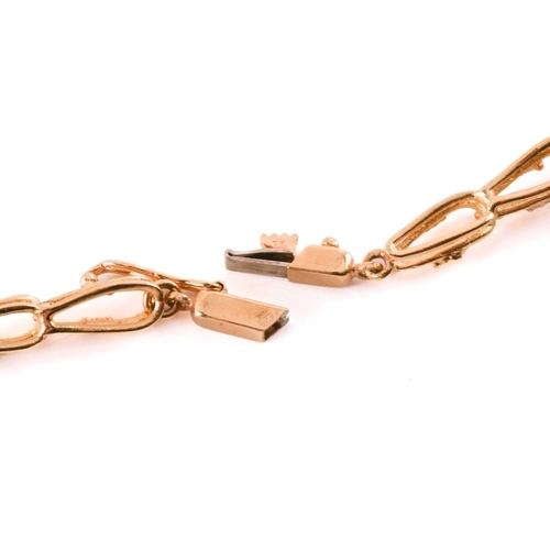 6 - A Modernism fancy link necklace in 18ct yellow gold, composed of textured links with bead details, c... 