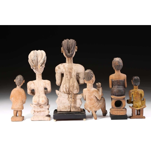 135 - A group of six Adan/Ewe maternal figures, Ghana/Togo, all but one modelled seated, the largest figur... 