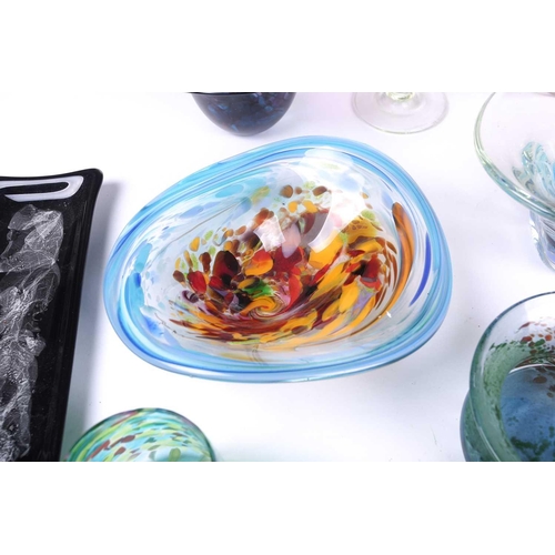 258 - A collection of Art Glass from New Zealand, Australia and Canada, including Venus Tokiko bowl, with ... 