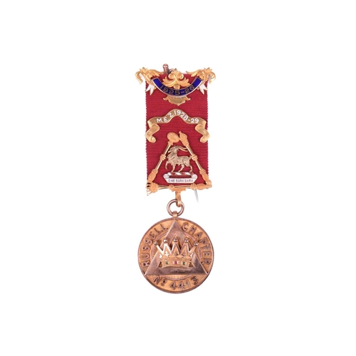 270 - A 9ct gold Masonic Past Zerubbabel Jewel for the Russell Chapter No. 4413, with enamelled bar and ba... 