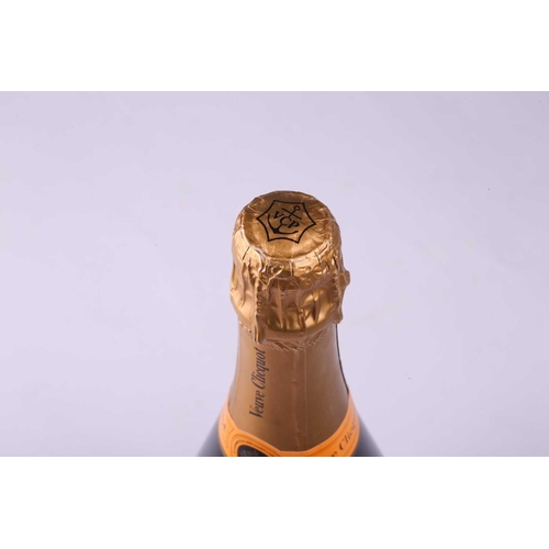 289 - A bottle of Veuve Clicquot La Grande Dame Champagne, 2008, 750ml, 12.5%, together with a Veuve Clicq... 