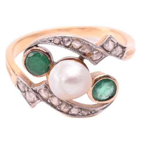 223 - An Edwardian split pearl, emerald and rose cut diamond cross-over ring, the diamond set shoulders le... 