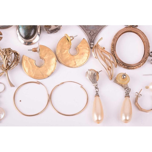 232 - A collection of jewellery, including pendants and earrings in white metal marked '925', and further ... 