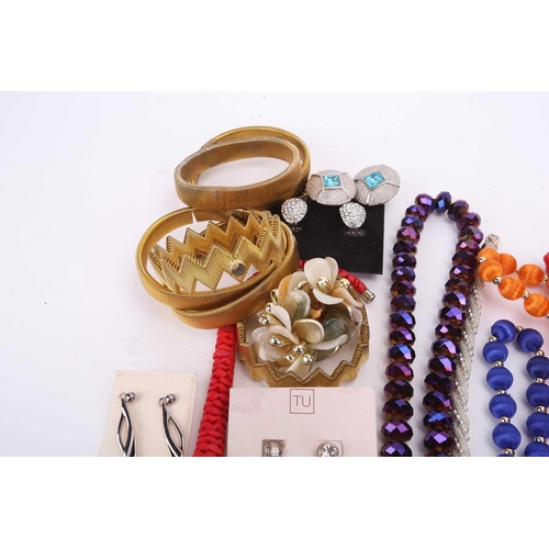 30 - A large quantity of costume jewellery including six sleeve garters, various buttons, beaded necklace... 