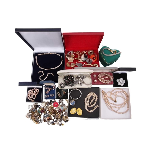 308 - A large collection of costume jewellery some boxed, including various necklace and bracelet suites, ... 