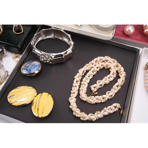 308 - A large collection of costume jewellery some boxed, including various necklace and bracelet suites, ... 