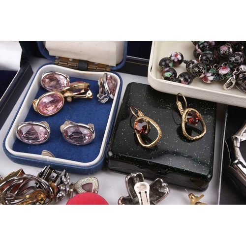 308 - A large collection of costume jewellery some boxed, including various necklace and bracelet suites, ... 