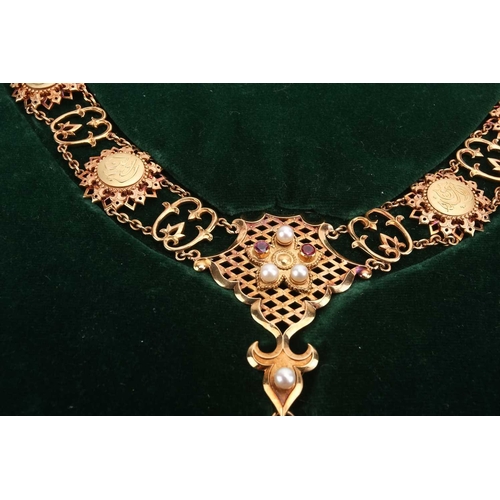 321 - The Qatar state collar of Independence, made from yellow metal that tests as 18ct gold, with a suspe... 