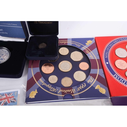 343 - A collection of commemorative coins to include Her Majesty Queen Elizabeth, The Queen Mother memoria... 