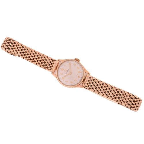 433 - An Omega lady's dress watch in 9ct gold, featuring a Swiss-made hand-wound mechanical movement in a ... 