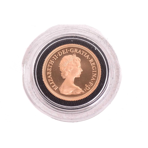 379 - An Elizabeth II full sovereign 1979, Royal Mint, in plastic case.