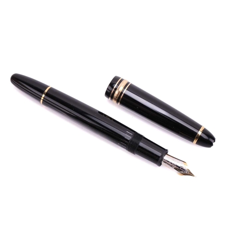 389 - A Montblanc Meisterstuck fountain pen, XV1286230, (unboxed), 14.7 cm long