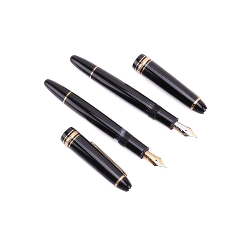 400 - A Mont Blanc Meisterstuck fountain pen,YX208929, in a possible after-market case, 14.6 cm long, toge... 