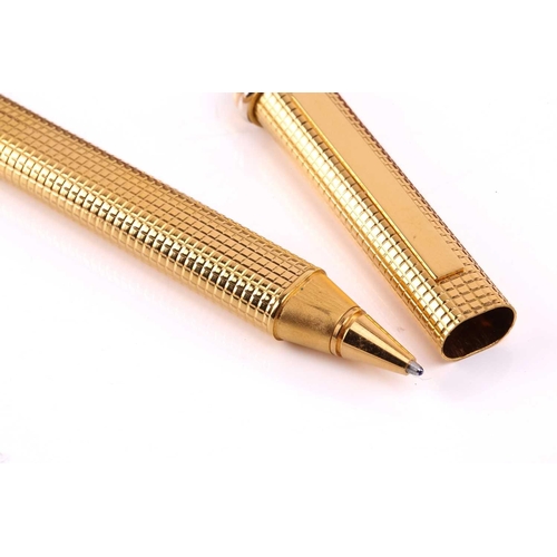 401 - Les Must de Cartier - two boxed 'Vendôme Trinity' pens of crosshatch pattern; containing one fountai... 