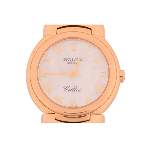 404 - A Rolex Cellini lady's dress watch ref: 6621 in 18ct gold, featuring a Swiss-made quartz movement in... 