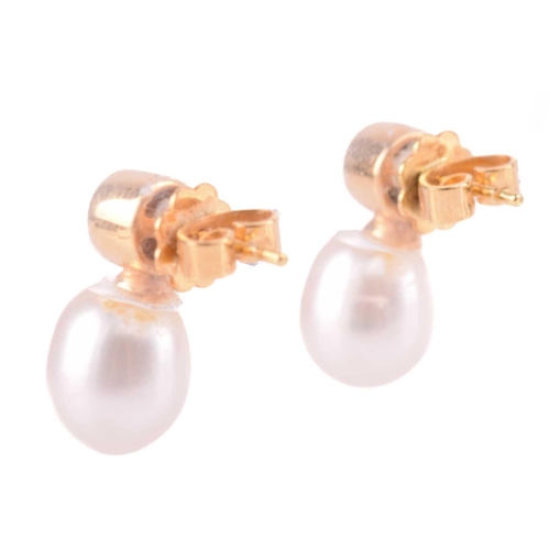 82 - A pair of cultured pearl and diamond earrings in yellow gold, each set with a round brilliant cut di... 