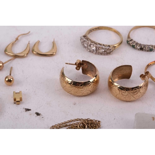 88 - A small quantity of 9ct jewellery, including four rings, a number of earrings, a quantity of costume... 