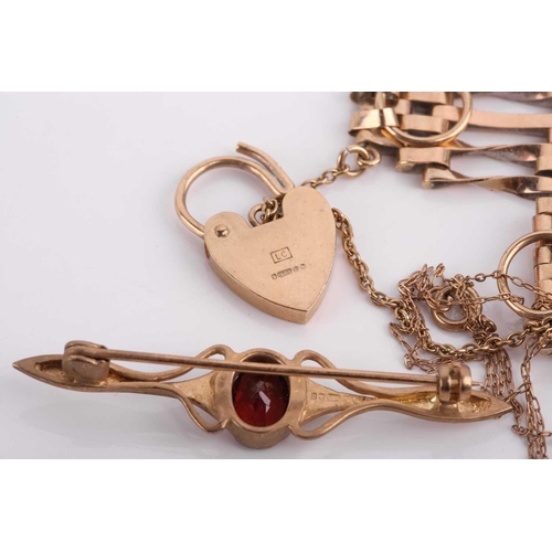 41 - A small collection of jewellery, including a moonstone and sapphire three-stone ring in an ornate mo... 
