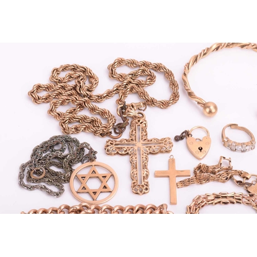 52 - A quantity of mixed gold and yellow metal jewellery, including a hallmarked 22ct gold wedding band, ... 