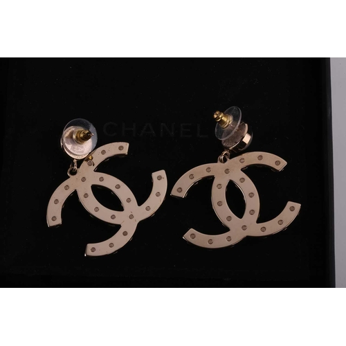 81 - Chanel - a pair of interlocking CC logo drop earrings embellished with faux pearls, ear post and bac... 